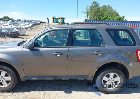 2012 Ford Escape Xls z USA, uszkodzony, nr VIN 1FMCU0C70CKC27722